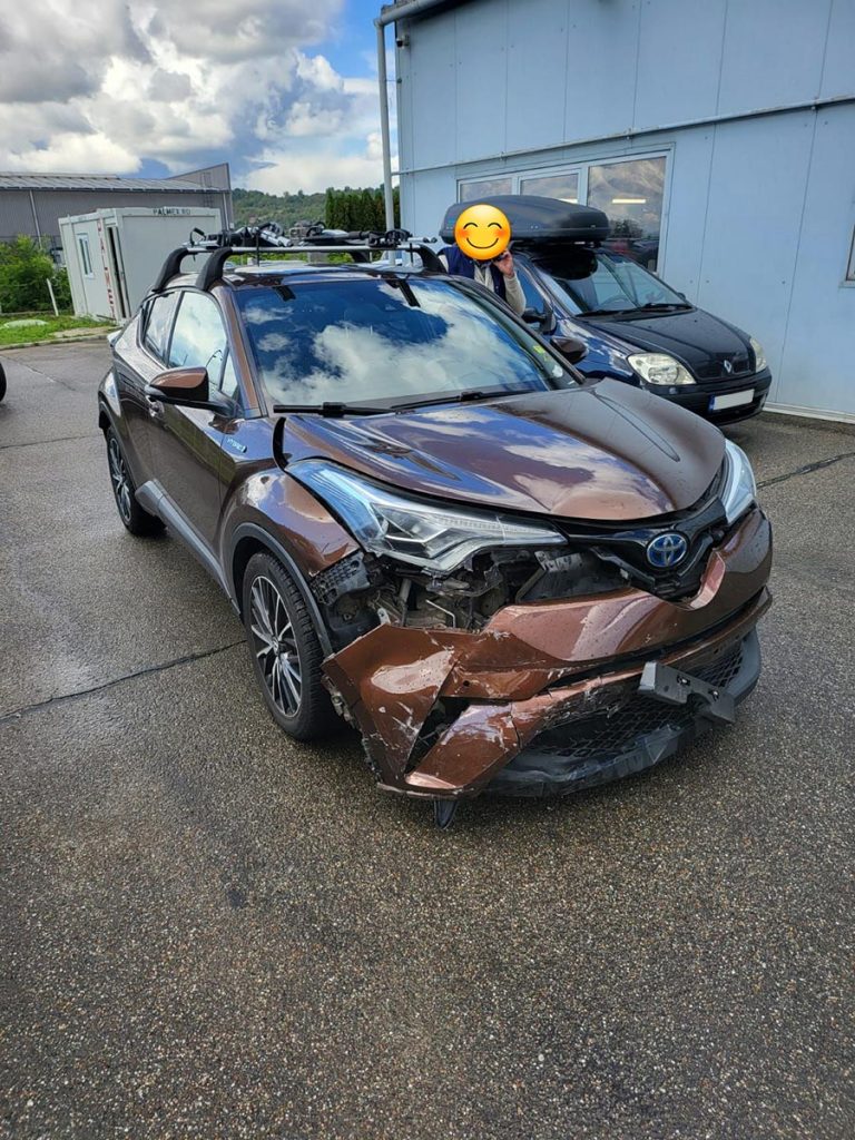 Toyota CHR accidentata - Handels Baia Mare